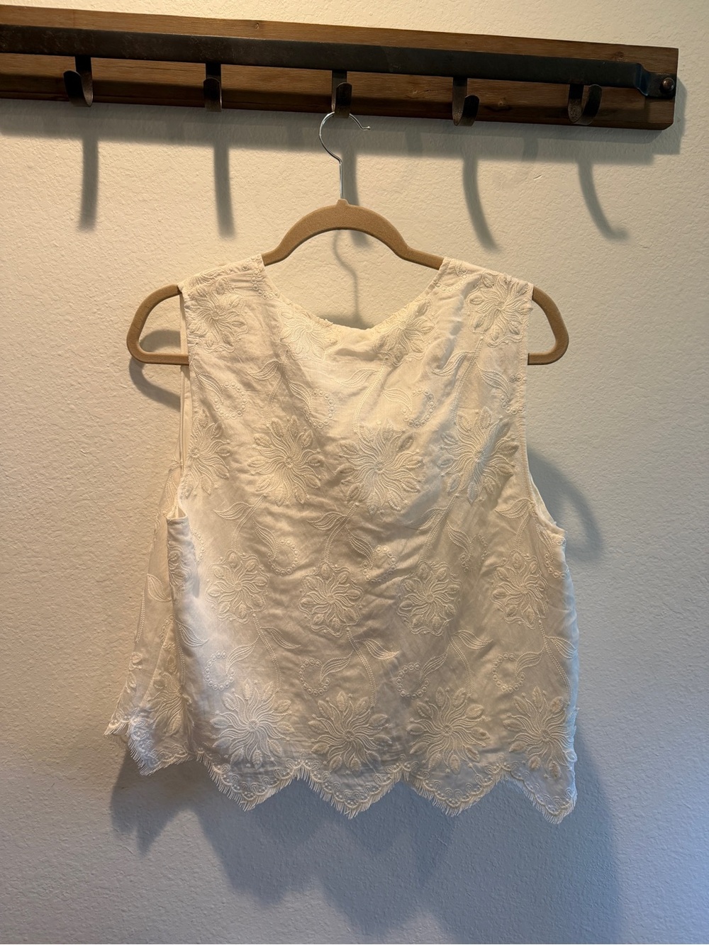GIMMICKS Ivory Lace Tank Top - Picture 3 of 3